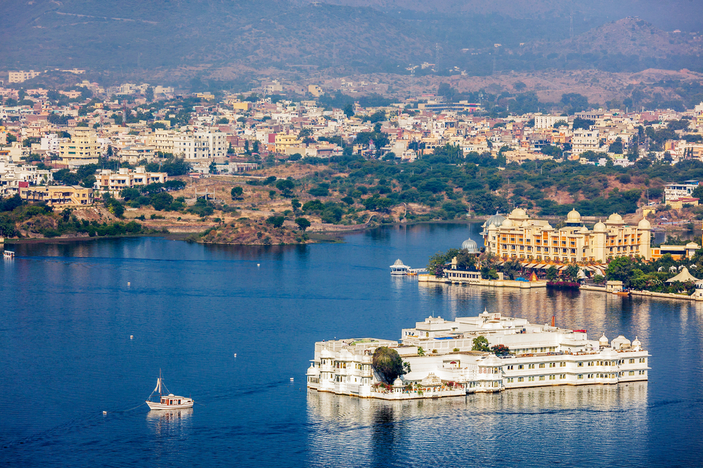 udaipurlake.jpg
