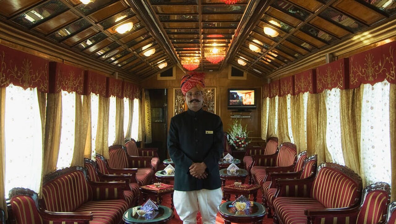 palace on wheels luxury train in India